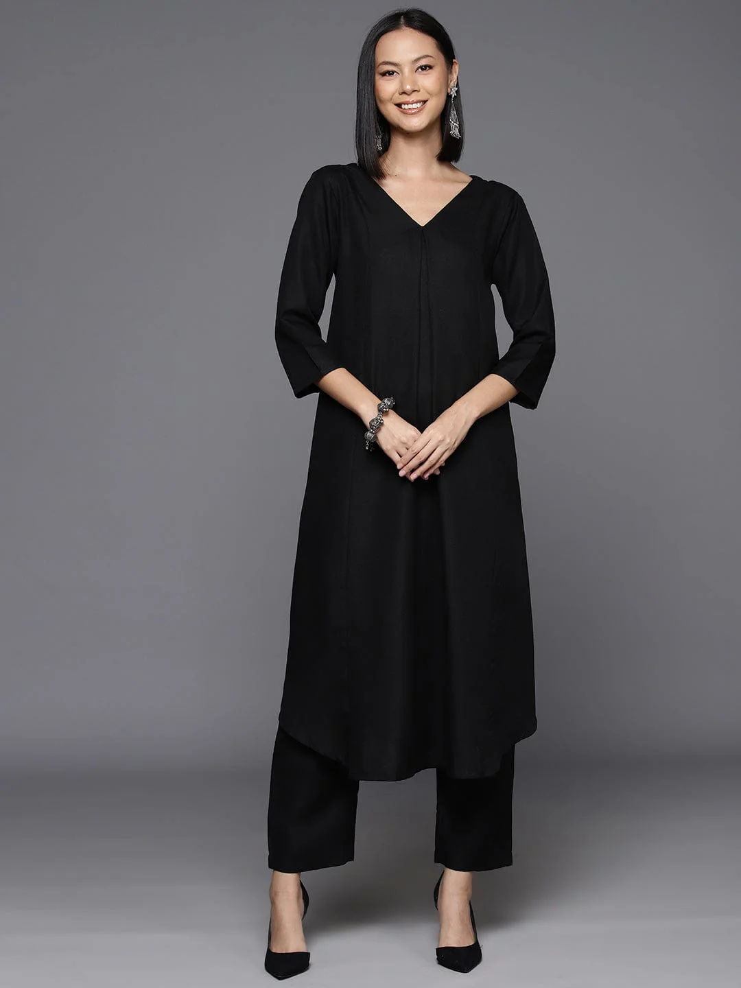 Women Black Solid A Line Tunic Paired With Tonal Bottom