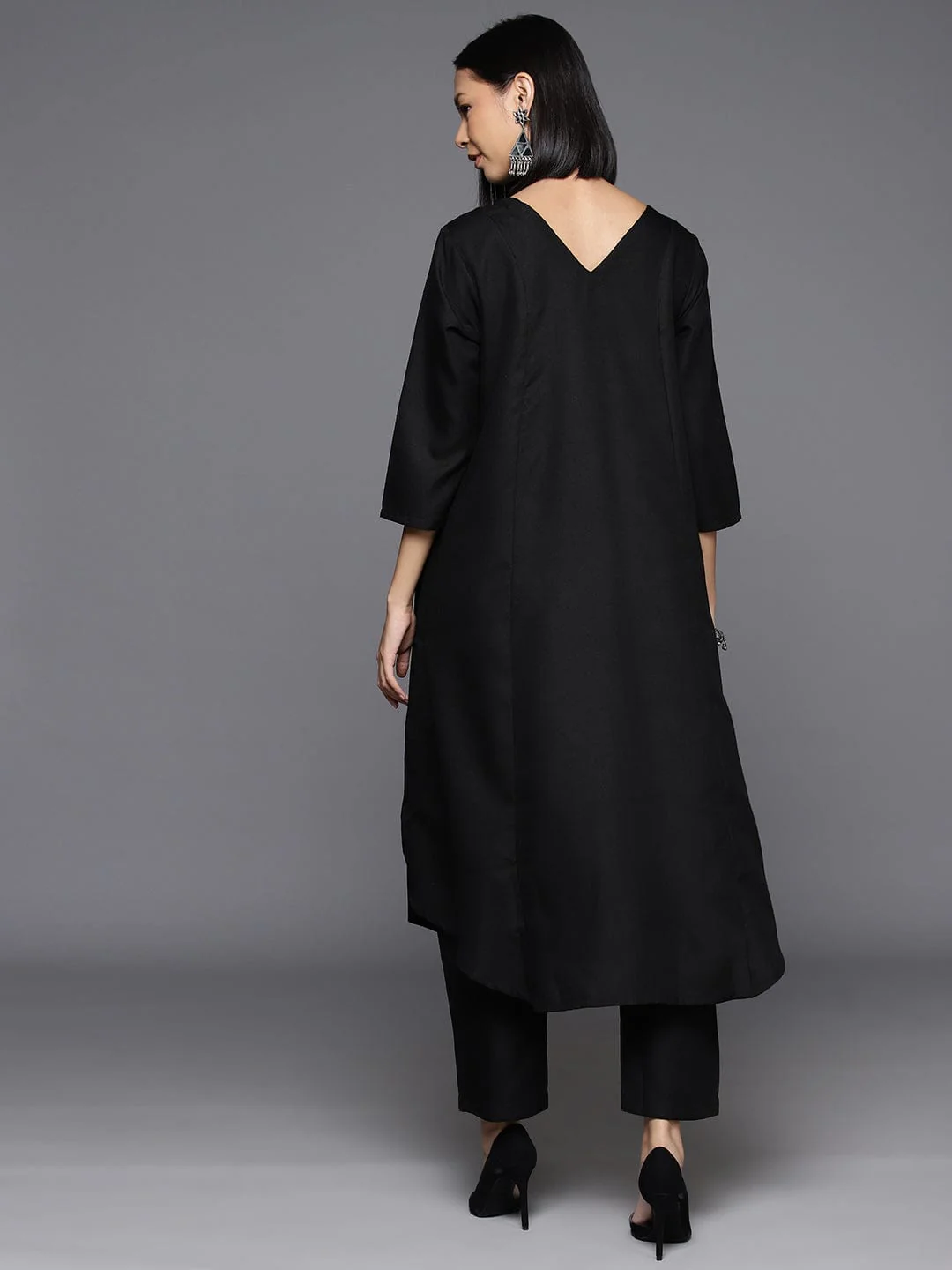 Women Black Solid A Line Tunic Paired With Tonal Bottom